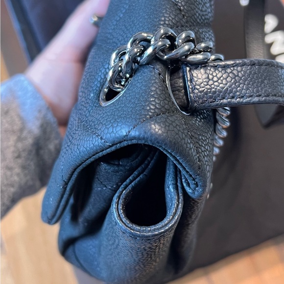 SOLD 13S Chanel Lady Pearly Quilted Flap Black Iridescent
Caviar RHW - Picture 3 of 16